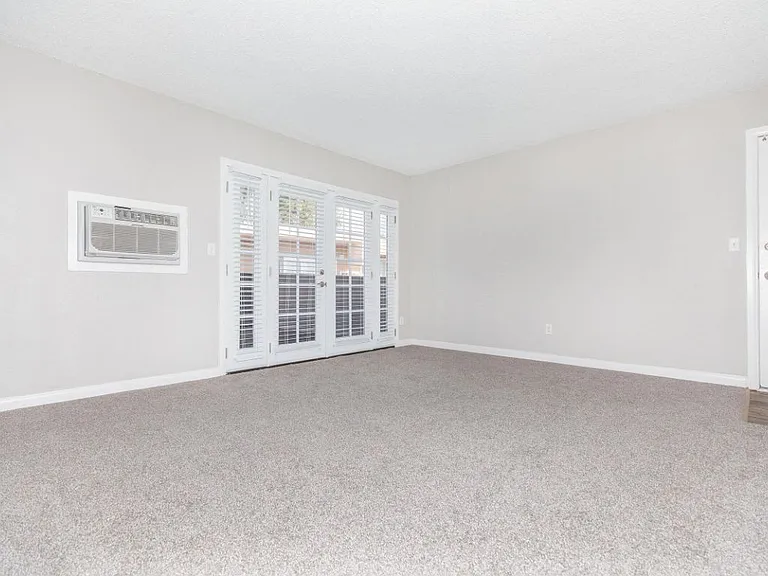 Dorado Plaza Apartments — Photo 52