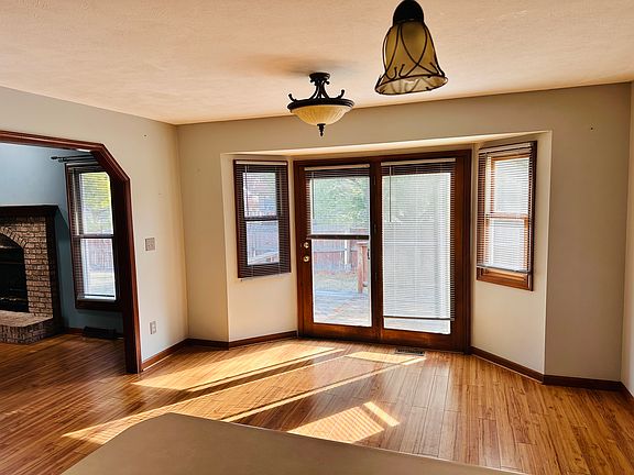 3rd image of 204 N Pittsburg Lndg
