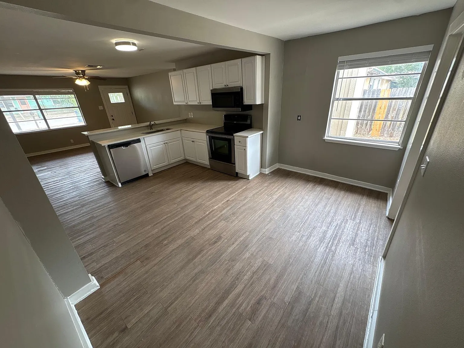 3 bed, 2.0 bath, 1236 sqft, $1,995 — Photo 4