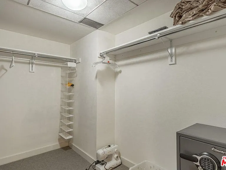 13700 Marina Pointe Dr #1431 — Photo 24