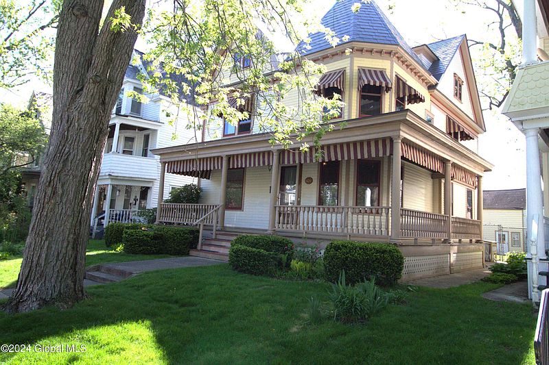 3rd image of 1134 Glenwood Boulevard