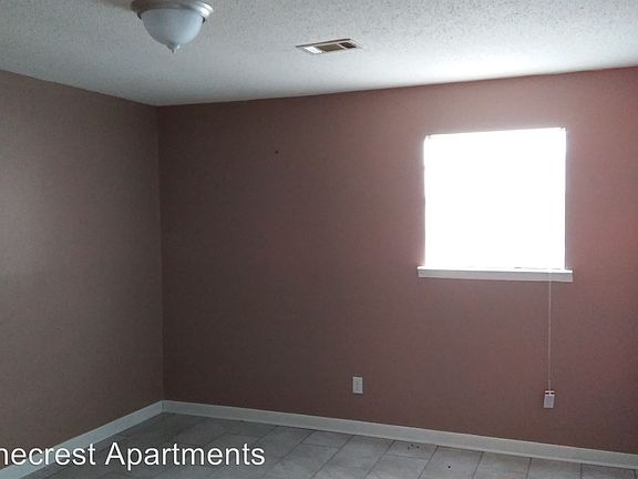 5th image of 4416 Lynn Ln