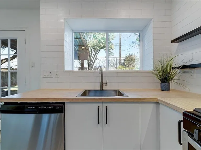 4602 Everest Ln — Photo 10