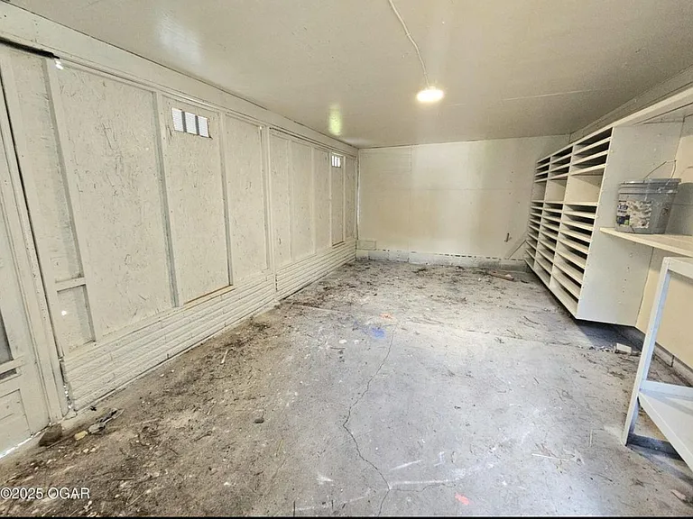 427 E/ne B J Tunnell Blvd — Photo 9