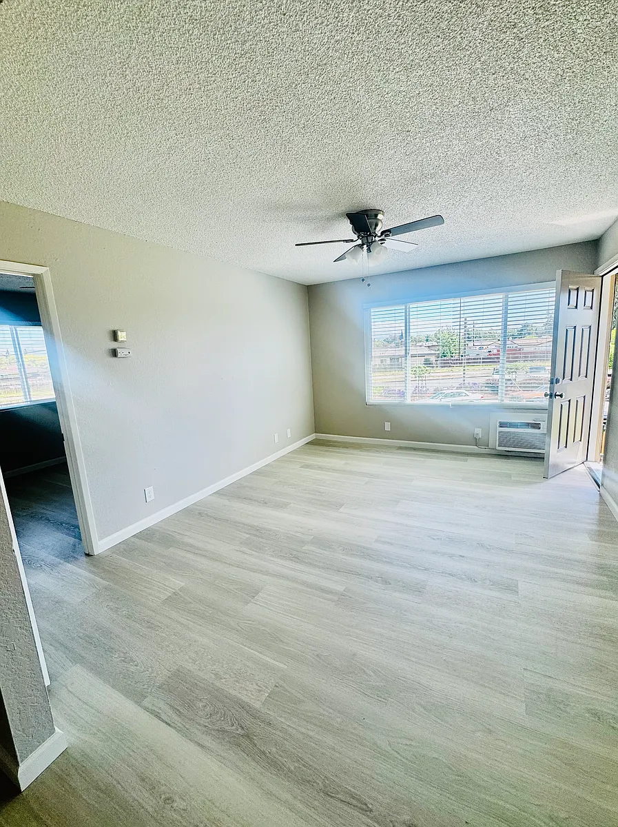 Building Photo - 1242 Dana Dr #M