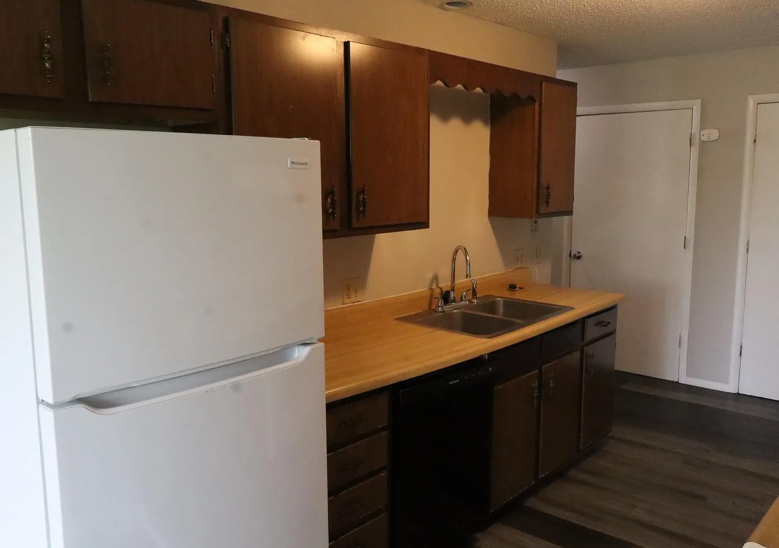 638 West Edgewood Street - 1 — Photo 3