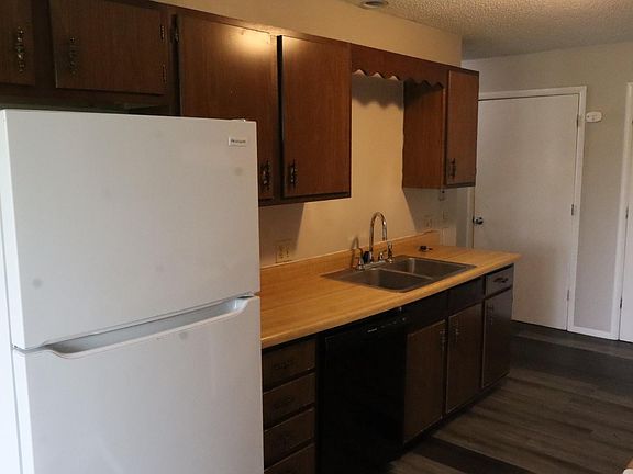3rd image of 638 W Edgewood St