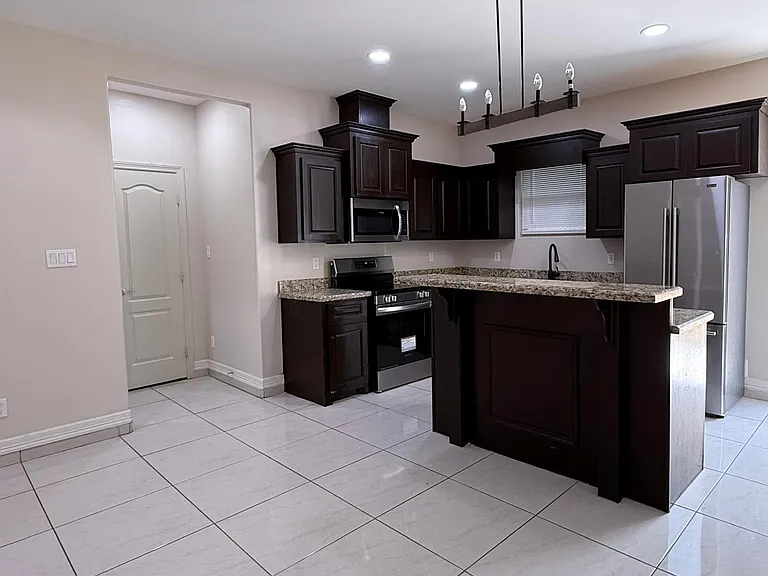 304 S Ridge Ln #1 — Photo 4