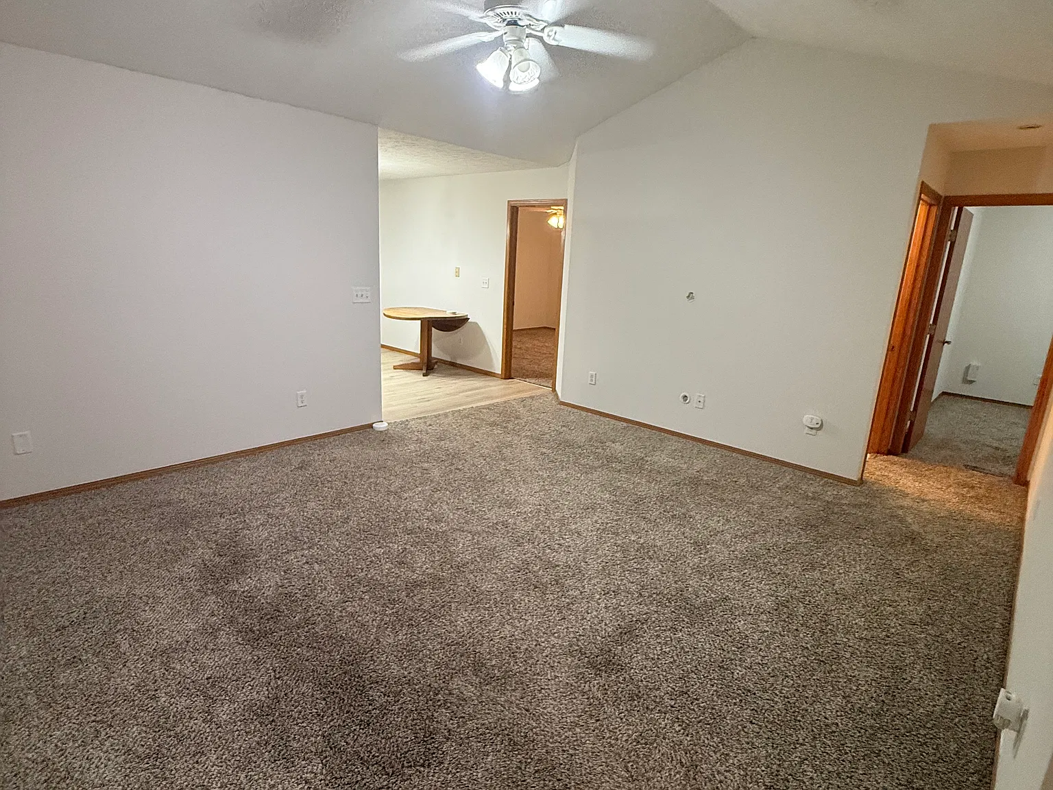 3 bed, 1233 sqft, $2,100 — Photo 3