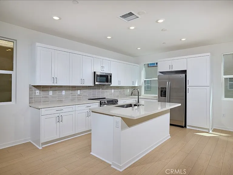6045 Fairfax Dr — Photo 1