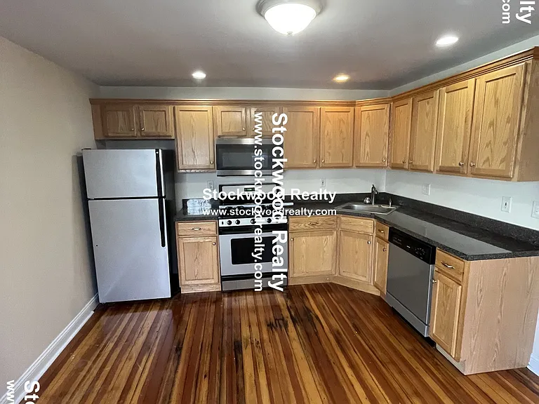 16 Gates St #2 — Photo 4
