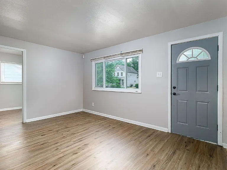 10348 Earl Dr — Photo 8