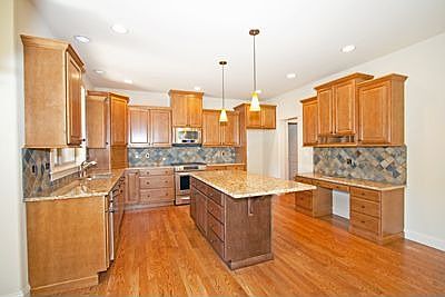 Gourmet kirchen w/ built-in desk area