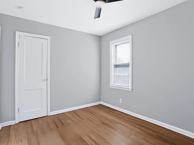 1931 N Drexel Ave — Photo 25