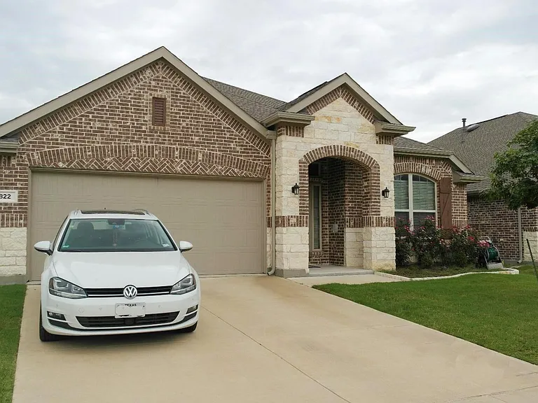 822 Black Hawk Dr — Photo 1