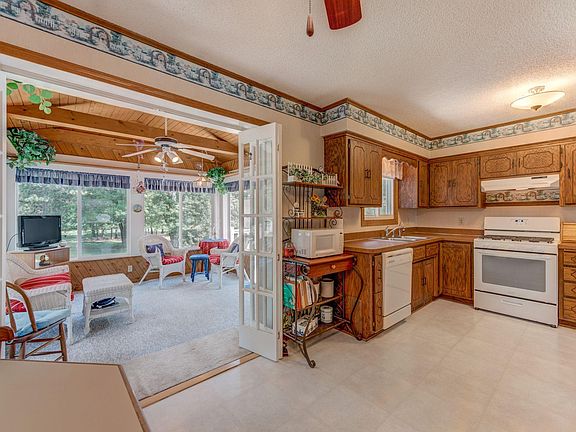 5th image of 39367 Everett Ave
