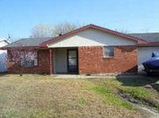 561 W Ferndale Ln, Grand Prairie, TX 75052