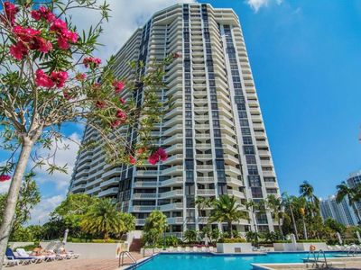 1000 W Island Blvd #3005, North Miami Beach, FL, 33160