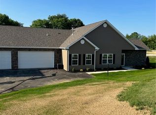 124 Waterford Ct, Ellwood City, PA 16117