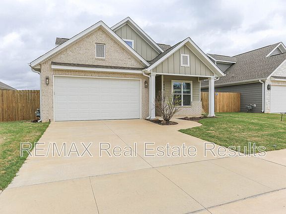 2nd image of 1809 W Saddlebrook Ln