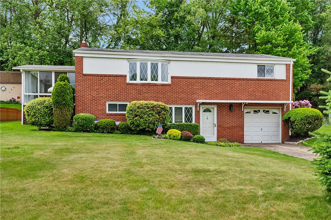 137 Skylark Dr photo 1