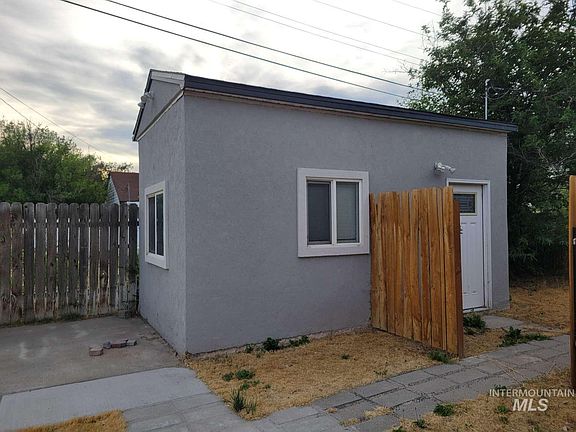 3rd image of 1129 6th Ave E