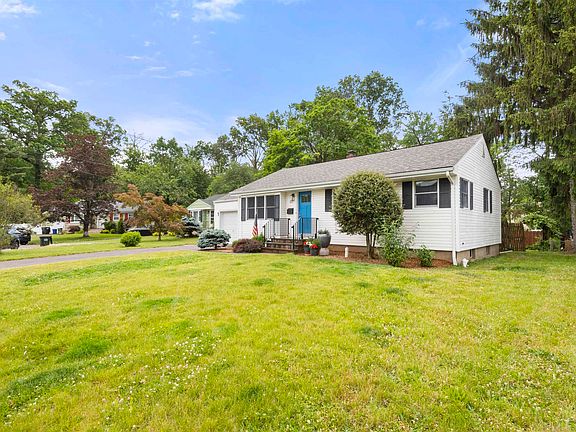 5th image of 123 Sweet Briar Ln