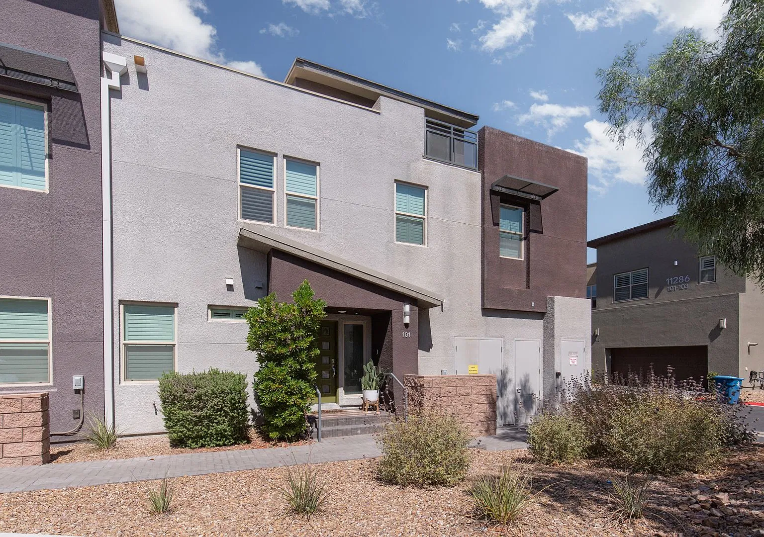 Fully furnished luxury townhome in Affinity/Summerlin — Photo 1