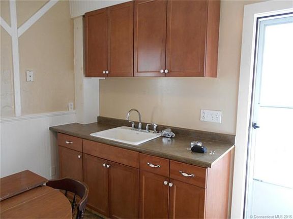 4th image of 74 Woodland St