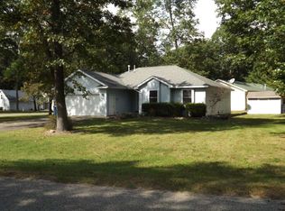 960 Goldenrod Dr, Houghton Lake, MI 48629