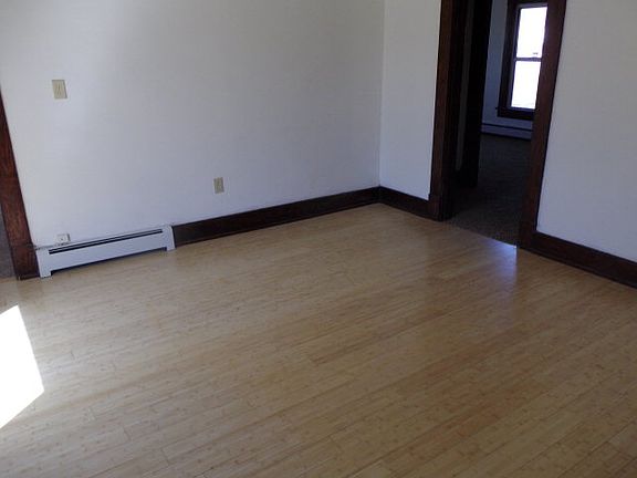 4th image of 705 S 8th St