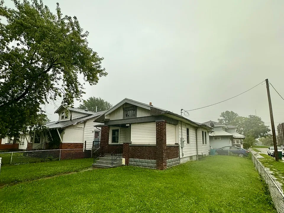 221 W Memorial Dr