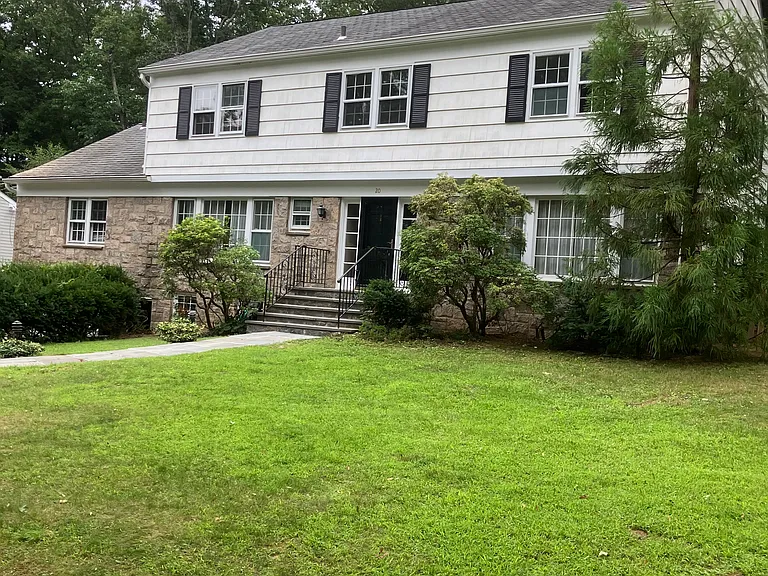 5 bed, 3.5 bath, 3129sf, .35acre, avail 8/1