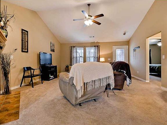 4th image of 15 Dorking Ln