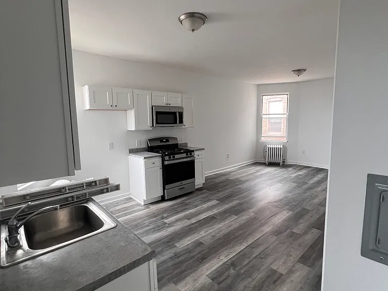 447 64th St #8 — Photo 3