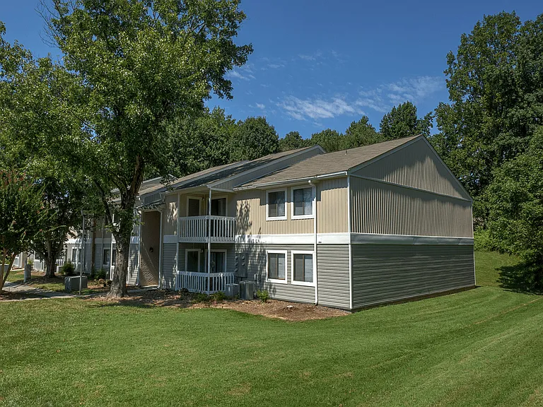 Eastchester Ridge Apartments — Photo 10