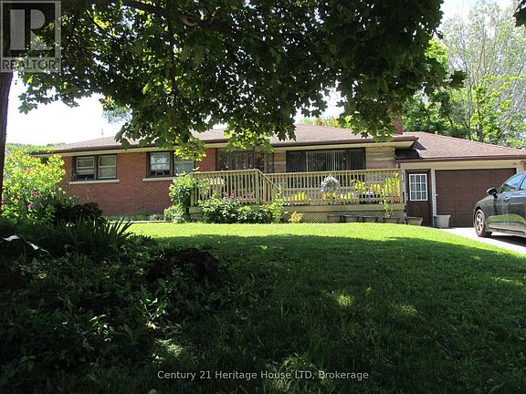 2nd image of 6 E Hampton Rd