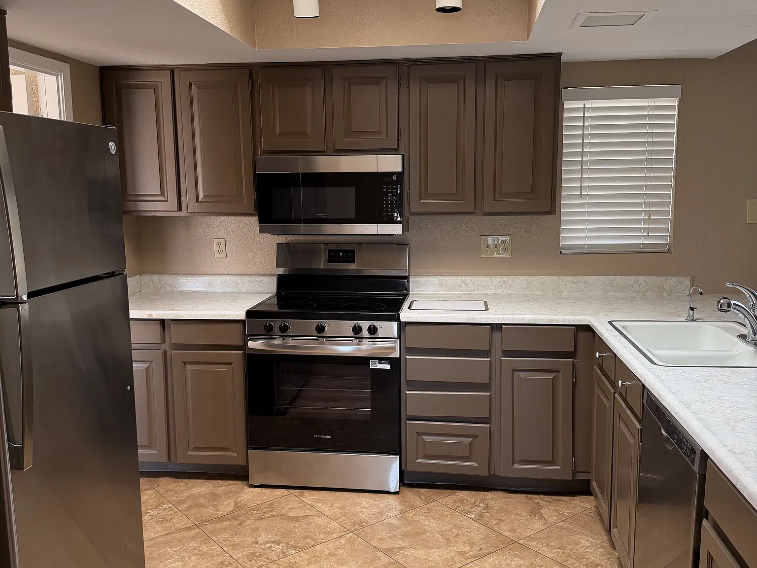3 bed, 1655 sqft, $2,500 — Photo 2