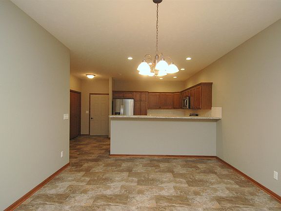 4th image of 299 Langworthy Ln