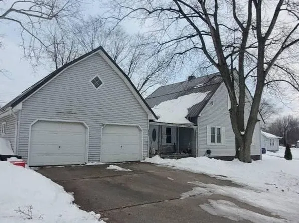 611 W 6th St, Bicknell, IN 47512