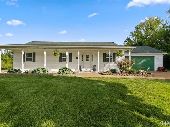 900 Bluffview Dr, Dupo, IL 62239