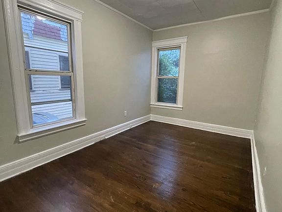 5th image of 160 N 18th St APT 2