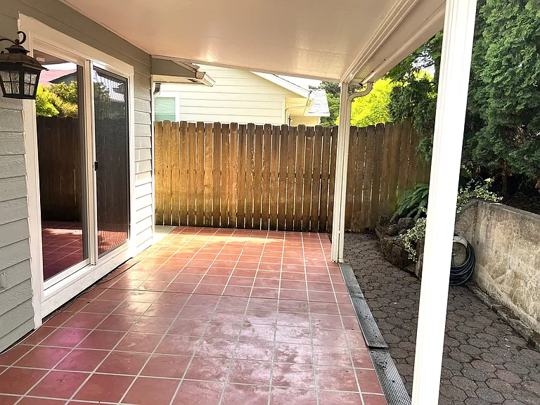 1370 Boone Rd S — Photo 16