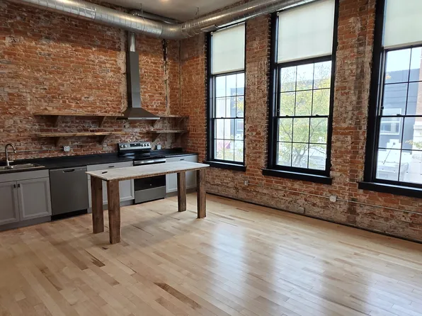 218 N Locust St #206, Grand Island, NE 68801