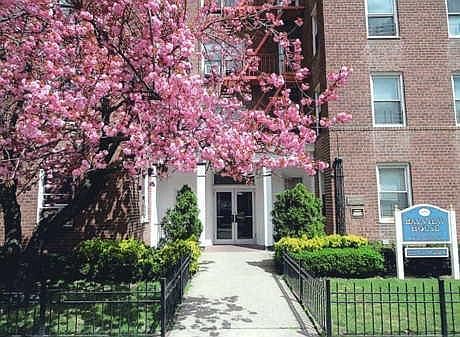 5th image of 299 Saint Marks Pl APT 304
