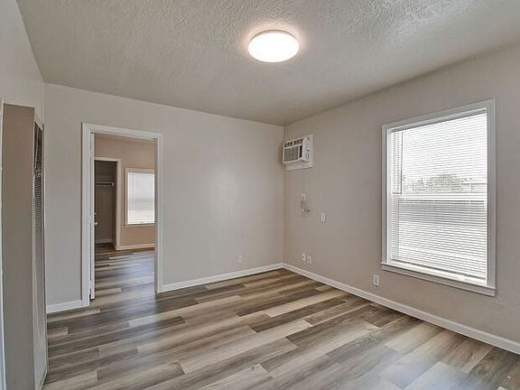 2nd image of 1820 Hile Ave #1820