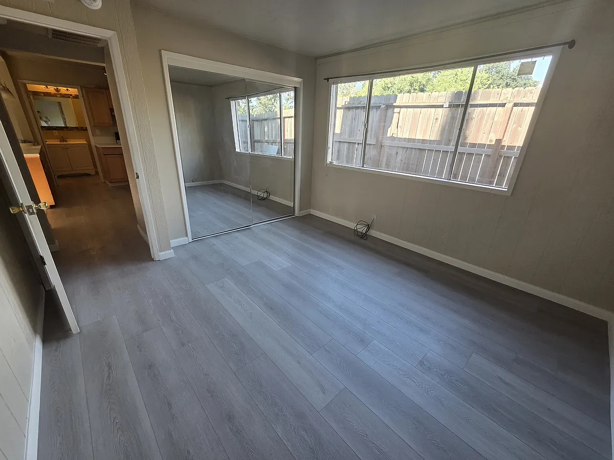 Building Photo - 3415 Marshall Ave #B