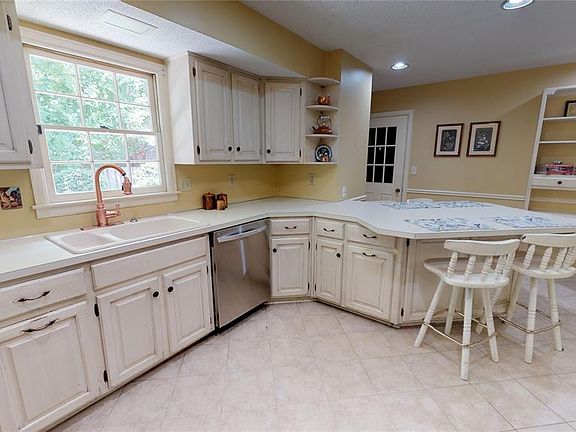 3rd image of 2154 Bowen Dr
