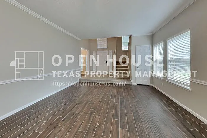4 bed, 2.5 bath, 1932 sqft, $2,350 — Photo 3