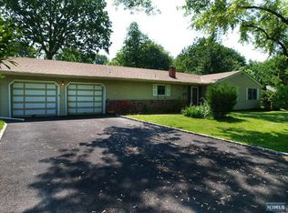 522 Hughes St, Northvale, NJ 07647